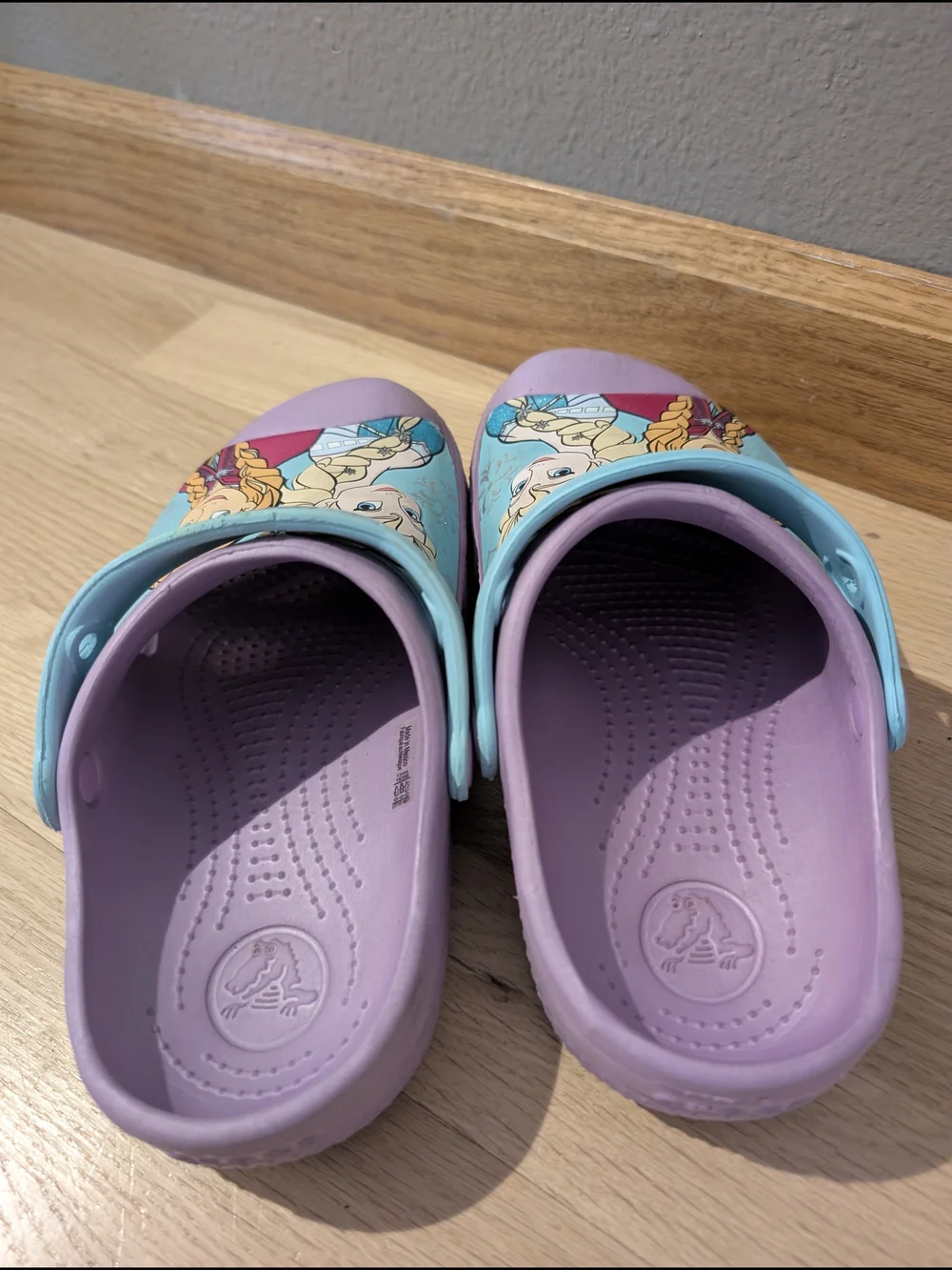 Disney Frozen Girls' Crocs Lavender - Picture 3 of 5